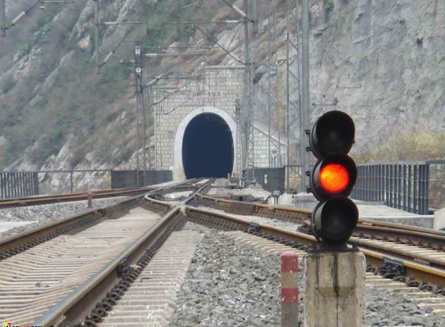 石家莊哪些學(xué)校開設(shè)鐵道信號(hào)專業(yè)？