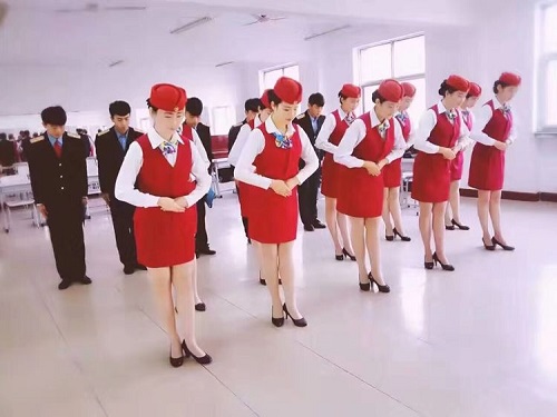 女生報石家莊東華鐵路學(xué)校學(xué)什么好？