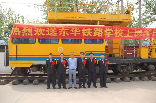 選擇內(nèi)燃機(jī)車專業(yè)好還是電力機(jī)車專業(yè)好？