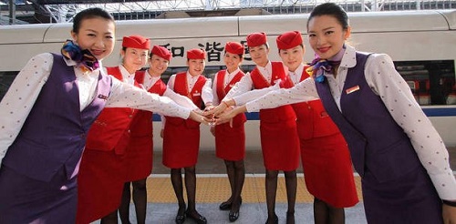 初中畢業(yè)學(xué)習(xí)高鐵乘務(wù)學(xué)費(fèi)多少？