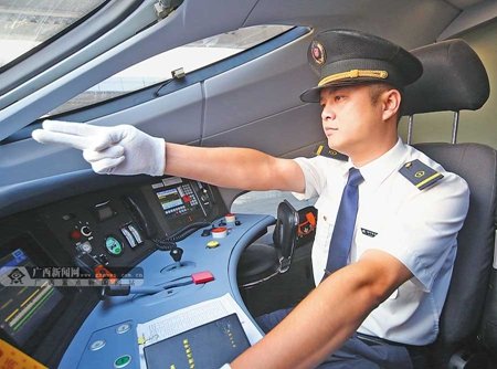 初中學(xué)歷學(xué)火車(chē)司機(jī)專(zhuān)業(yè)難嗎？