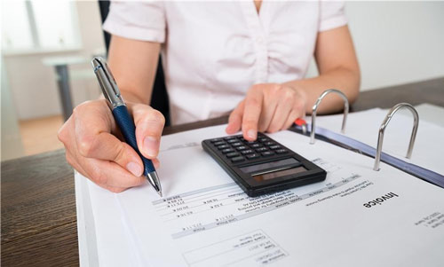 會(huì)計(jì)和美術(shù)設(shè)計(jì)哪個(gè)專業(yè)好，哪個(gè)適合女生？