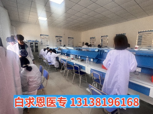 石家莊白求恩醫(yī)學(xué)中專學(xué)校多長時間放假一次？