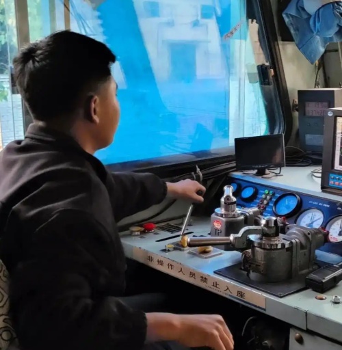 鐵路機(jī)車(chē)車(chē)輛駕駛?cè)藛T資格考試每年有幾次